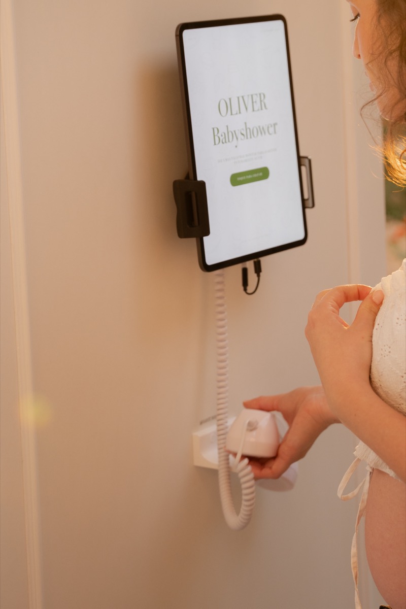 Personalised welcome screen and handset